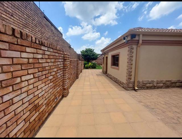 3 BEDROOM TOWNHOUSE FOR SALE IN ERASMIA